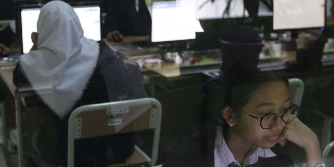 Kisi-Kisi TKA Bahasa Inggris SMA Kelas 12 untuk Siswa