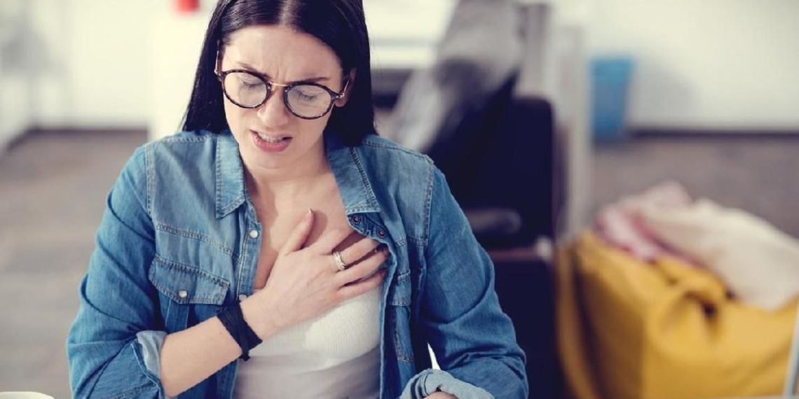 Tanda Bahaya Nyeri Dada Tiba-tiba yang Perlu Dikenali