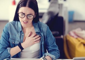 Tanda Bahaya Nyeri Dada Tiba-tiba yang Perlu Dikenali