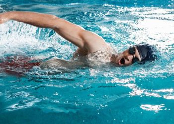 Bentuk Gerakan Kaki pada Renang Gaya Bebas dan Cara Melaksanakannya