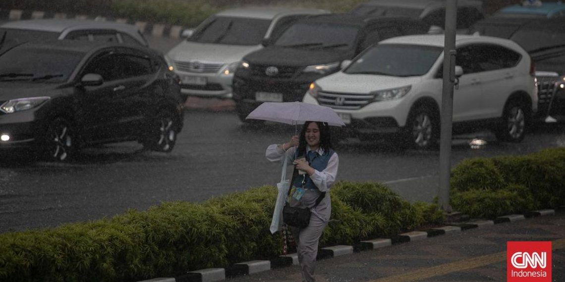 Hujan Masih Akan Melanda Wilayah Barat dan Tengah Indonesia Minggu Ini
