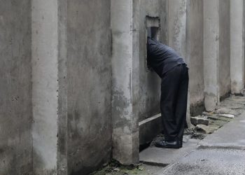 Warung Bolong, Solusi Pekerja Lapar Saat Jam Istirahat