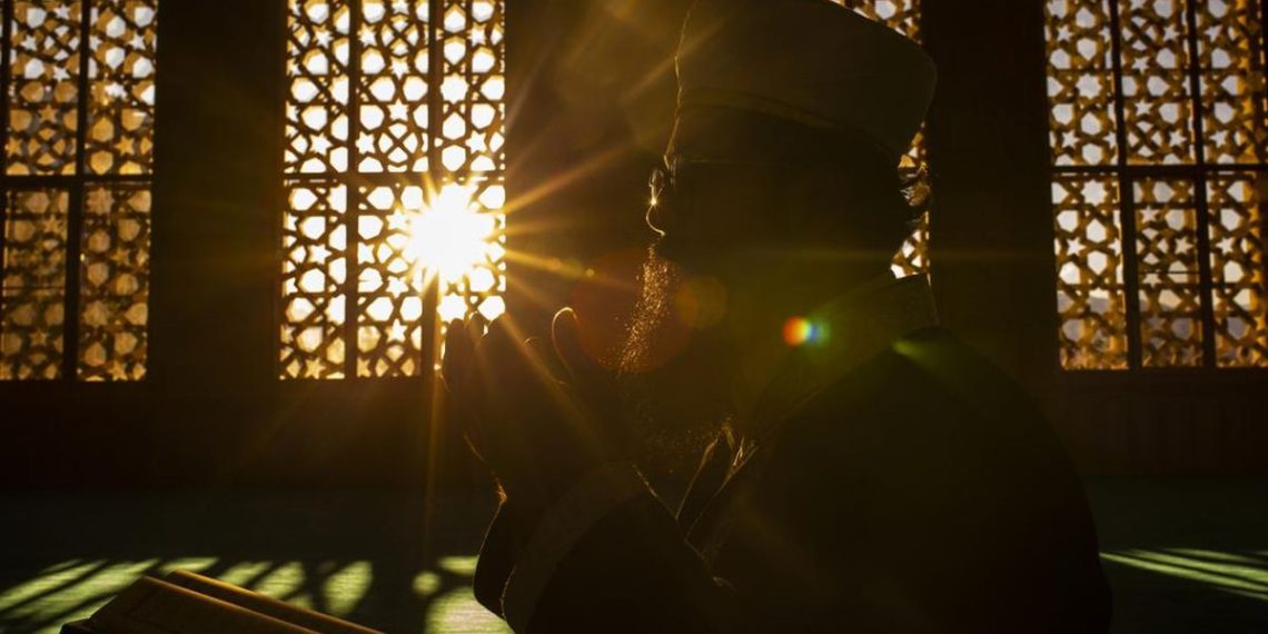 Zikir Al Matsurat Sore Lengkap: Arab, Latin, dan Arti