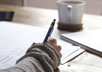 Analisa atau Analisis, Mana yang Tepat Menurut KBBI?