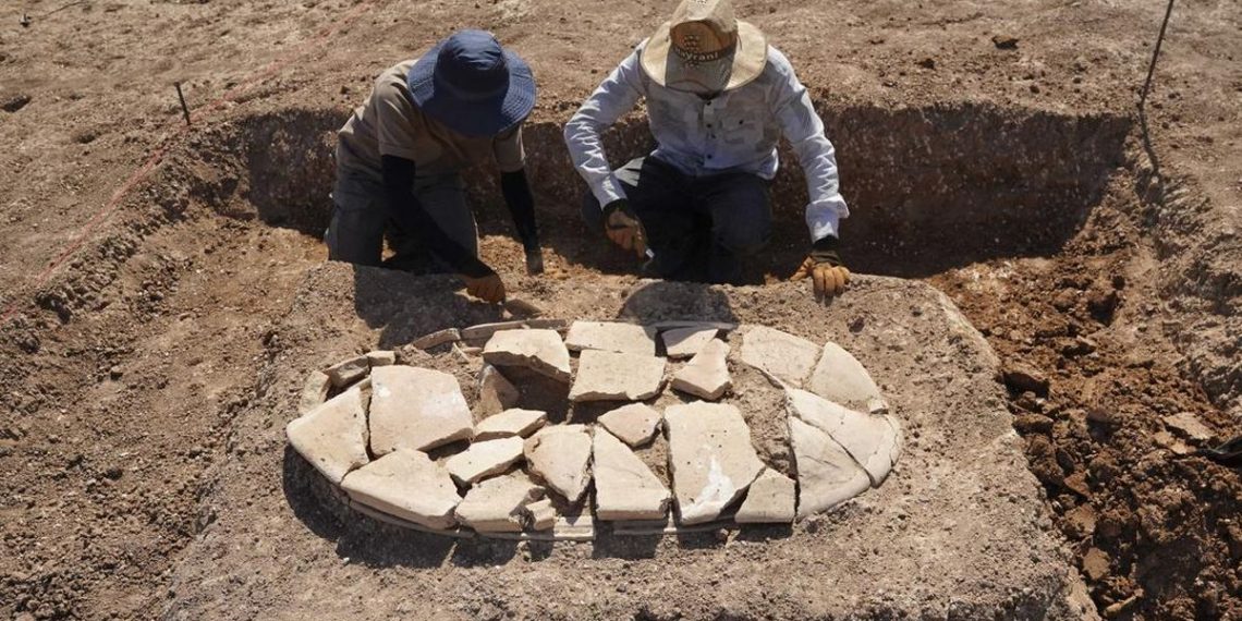 Penemuan Makam Kuno 2000 Tahun Terungkap Akibat Kekeringan