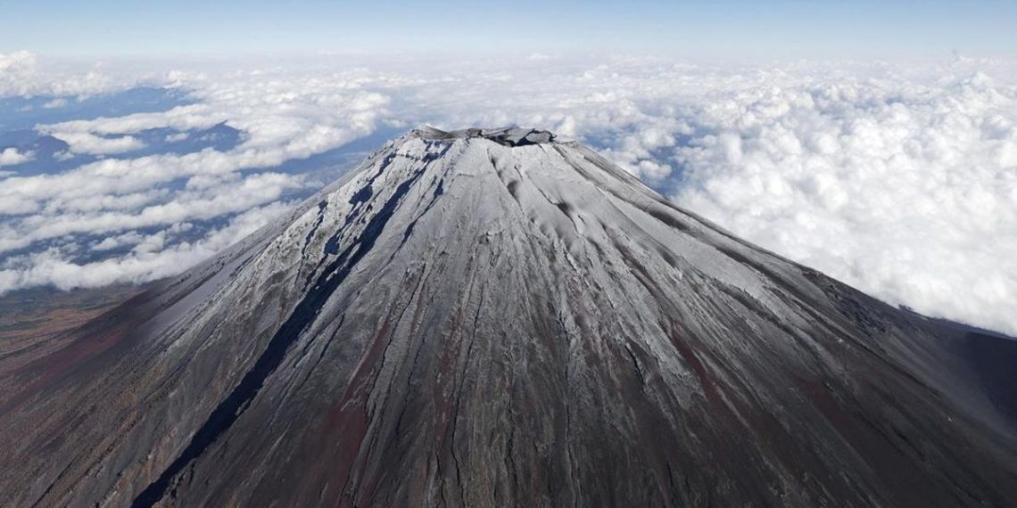 Pecahkan Rekor, Pria 102 Tahun Berhasil Mencapai Puncak Gunung Fuji