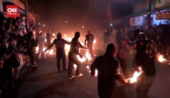 Kota di El Salvador Menjadi Arena Pertempuran Bola Api