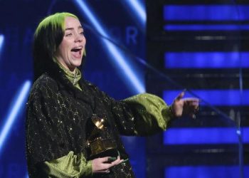 Billie Eilish Sindir Miliarder Setelah Beri Donasi Rp187 Miliar