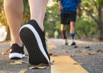 Syarat Jalan Kaki yang Menyehatkan Jantung Menurut Dokter