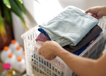 5 Ide Mengubah Kaos Bekas Menjadi Barang Baru yang Bermanfaat