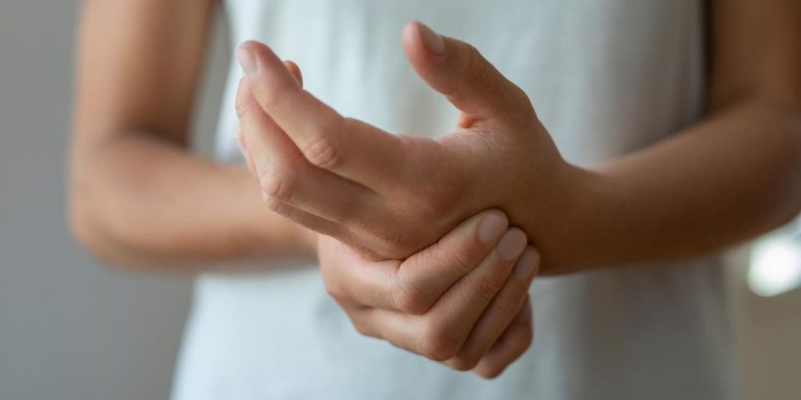 7 Penyebab Jari Tangan Kaku Saat Bangun Pagi