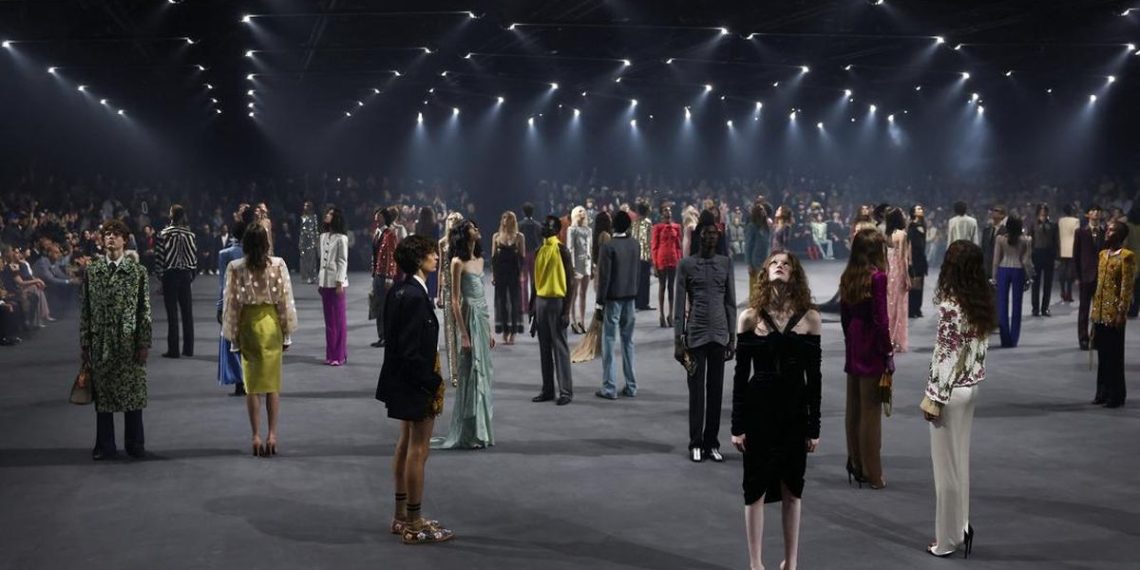 Cahaya Kunang-kunang dalam Koleksi Terbaru Valentino