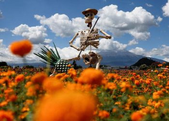 Tengkorak Raksasa Memeriahkan Hari Orang Mati di Meksiko