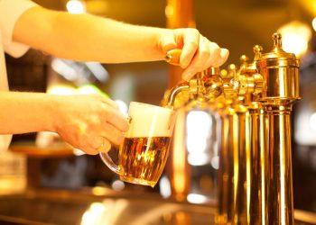 Minum Alkohol di Siang Hari Berisiko Didenda hingga Rp4,7 Juta