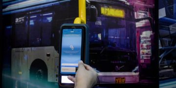 Naik TransJakarta KRL MRT dan LRT Menggunakan QRIS Tap