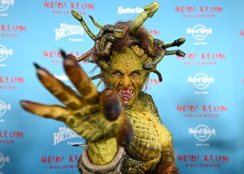 Heidi Klum Bertransformasi Jadi Medusa dengan Badan Sebagian Menjadi Ular