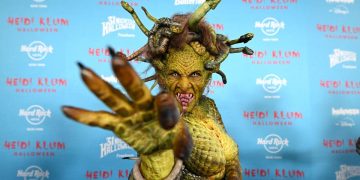 Heidi Klum Bertransformasi Jadi Medusa dengan Badan Sebagian Menjadi Ular