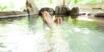 Mandi Air Garam Membuat Rileks, Apakah Benar Bisa Menghilangkan Kelelahan?