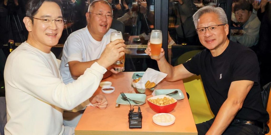 Trio Rp3.200 Triliun Hebohkan Restoran dengan Traktir Semua Pengunjung