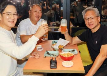 Trio Rp3.200 Triliun Hebohkan Restoran dengan Traktir Semua Pengunjung