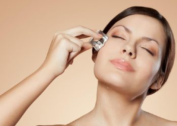 Air Es Batu untuk Wajah Apakah Sehat? Simak Penjelasan Ilmiahnya