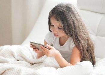 Mulai 2026, Siswa Dilarang Bawa HP dan Smartwatch ke Sekolah