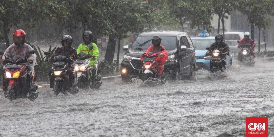 Prediksi Cuaca Ekstrem Menghantui Momen Nataru 2025 2026 Menurut BMKG