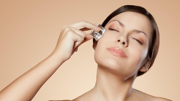 Kapan Menggunakan Es Batu untuk Wajah? Panduan Aman dan Tepat