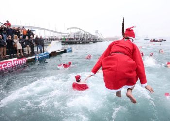 Tradisi Menarik Berenang Saat Pagi Natal di Eropa