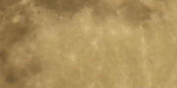 Keindahan Bulan Purnama Supermoon di Langit Spanyol yang Menakjubkan