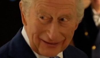 Momen Raja Charles III Menyantap Bir di Pabrik Guinness London