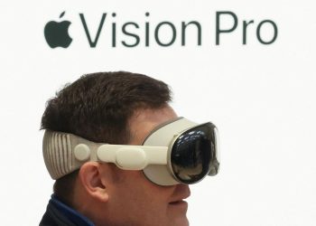 Produksi Apple Vision Pro Dipangkas Akibat Penjualan Lesu