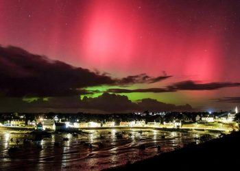 Cahaya Aurora Borealis Warnai Langit Eropa