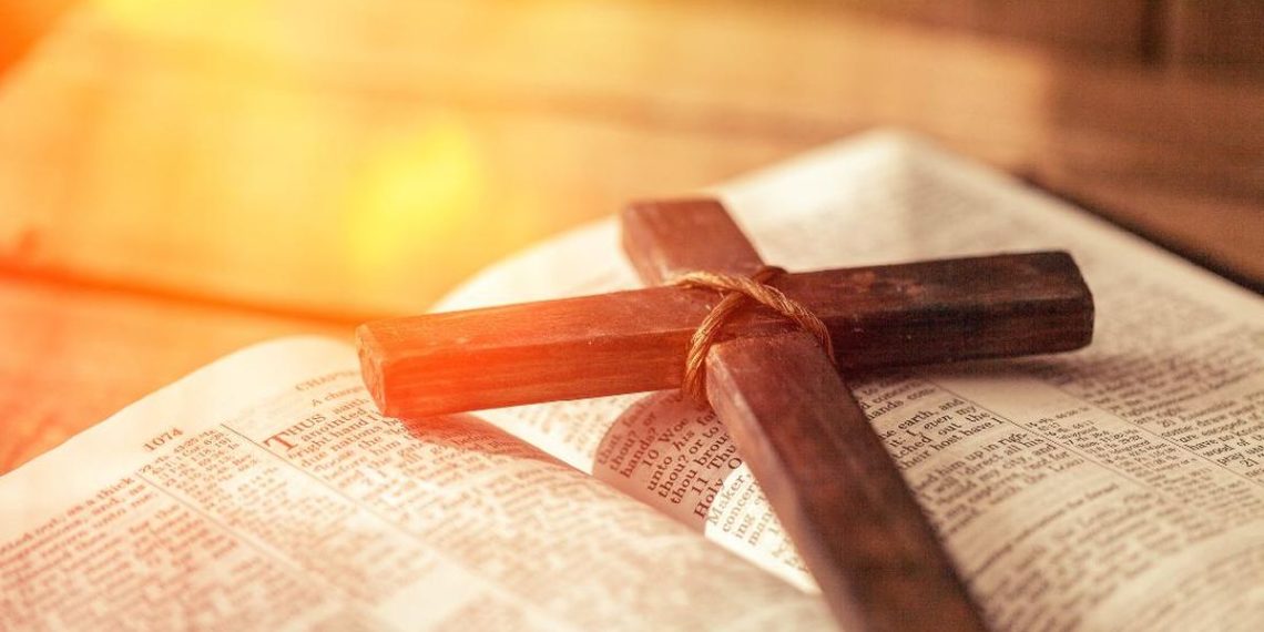 Susunan Doa Rosario Katolik Lengkap dan Empat Peristiwanya