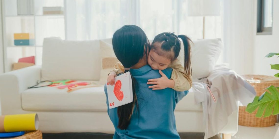 7 Contoh Puisi Hari Ibu untuk Menyampaikan Cinta dan Rasa Syukur