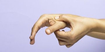 Sering Kretek Jari? Kenali Dampaknya bagi Kesehatan Sendi Anda