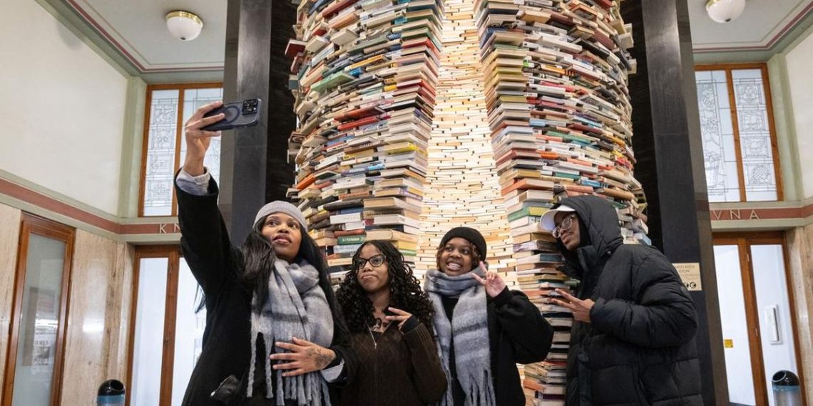 Kunjungi Menara Buku Praha yang Viral di TikTok