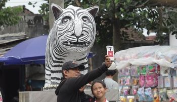 Patung Macan Seperti Zebra di Kediri, Dihina tapi Membawa Rezeki untuk Warga