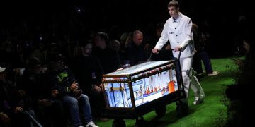 Gaya Kasual dari Paris Fashion Week yang Menarik dan Trendi