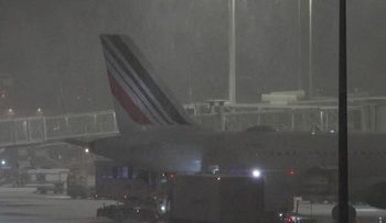 Ratusan Penerbangan di Eropa Dibatalkan Akibat Badai Salju