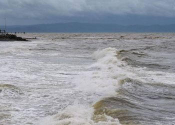 Siklon Nokaen Menyebabkan Gelombang Tinggi di Beberapa Perairan Indonesia