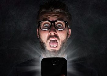 3 Kebiasaan Penyebab Mata Silinder dan Cara Mengenali Pemicunya