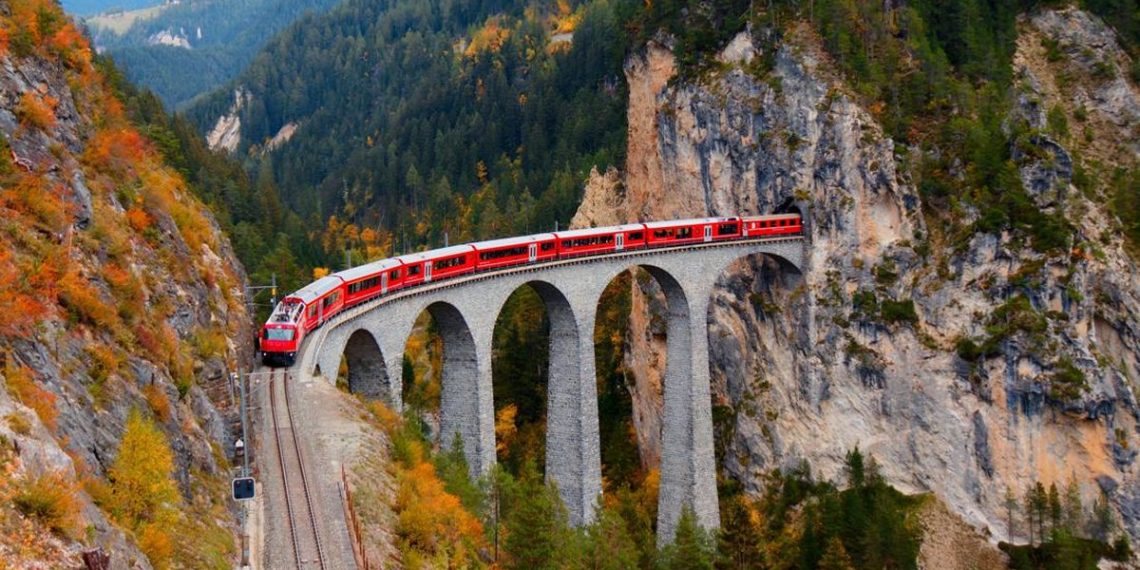 Perjalanan Kereta Paling Lambat di Dunia dengan Pemandangan Indah