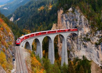 Perjalanan Kereta Paling Lambat di Dunia dengan Pemandangan Indah