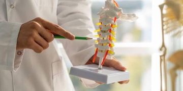 Ketahui 7 Tanda Awal Osteoporosis Sebelum Terjadi Patah Tulang